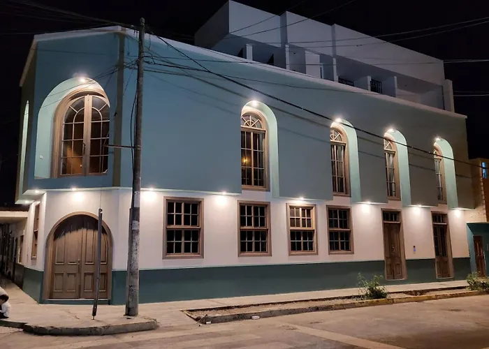 Puerto Malabrigo, Plaza De Armas